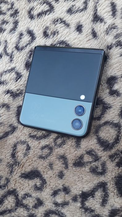 Samsung Galaxy z Flip3 5G