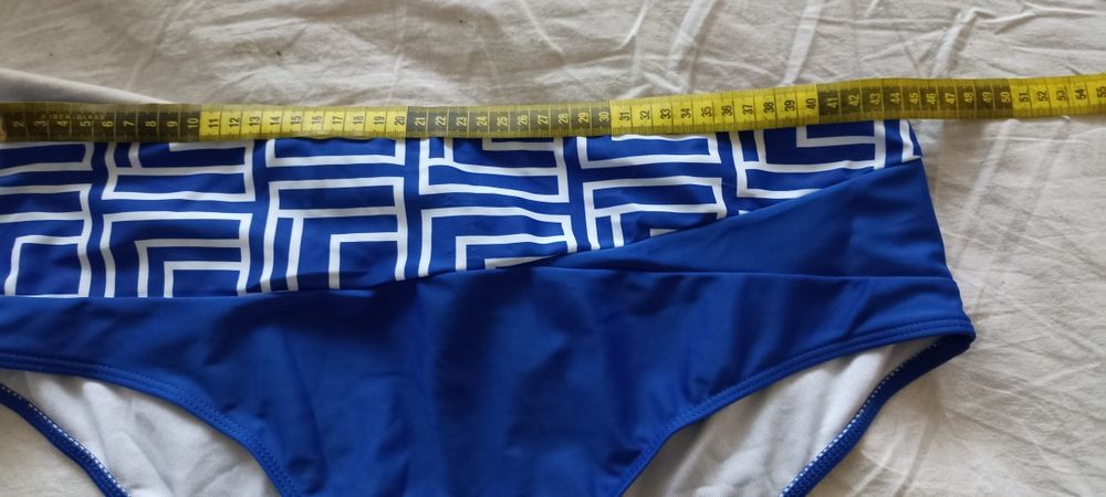 Продавам нов бански