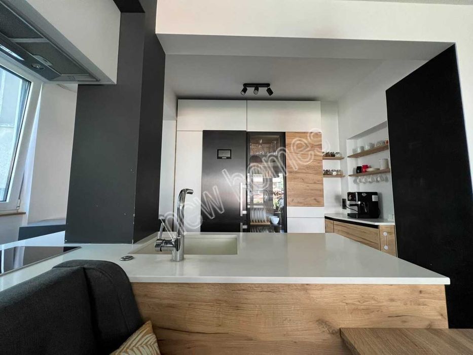 Продава се Тристаен апартамент в Пловдив, Младежки Хълм - 100 кв.м за 1750 €/кв.м - Снимка #9