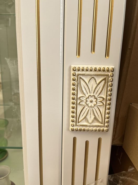 Шкаф витрина белый