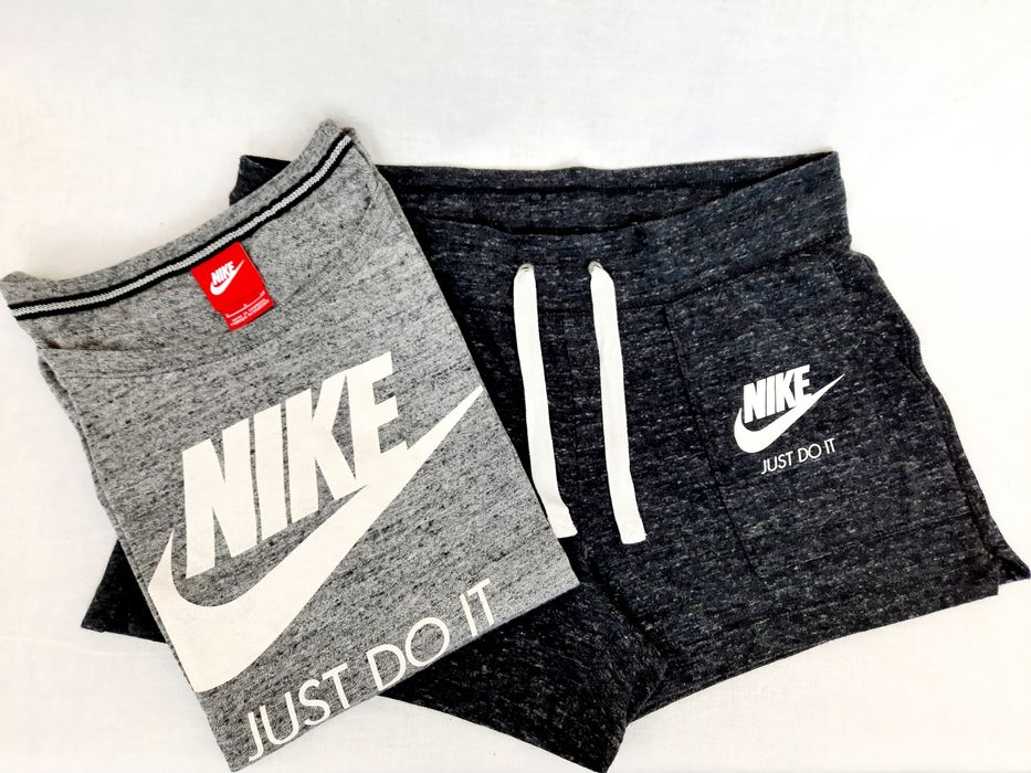 Nike дамски къси панталони