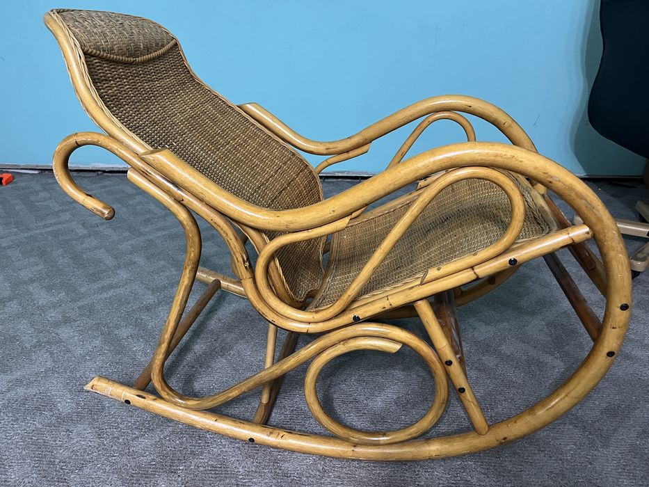 Кресло качалка из натурального ротанга