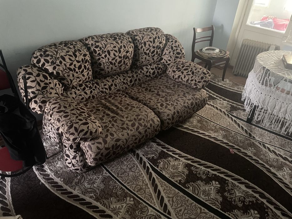 Продаю диван изза срочного переезда,самовывоз