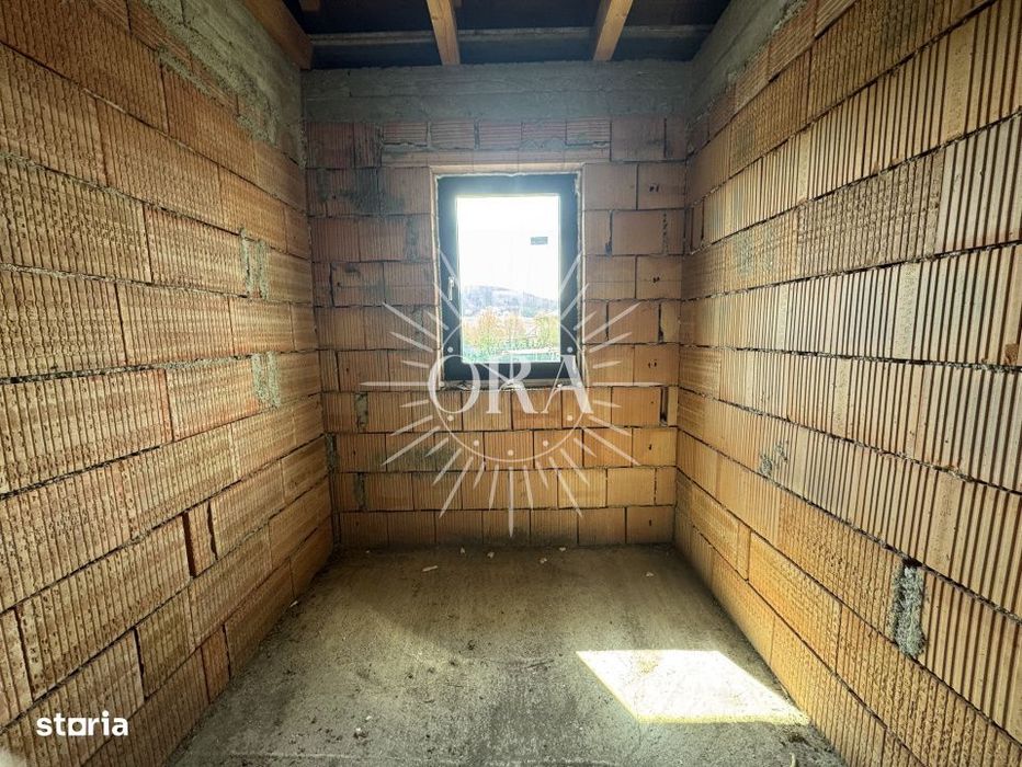 Casă Individuală Semifinisata De Vanzare In Dezmir - 4 Camere - 500