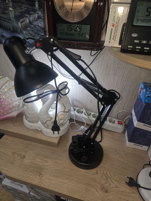 Лампа настольная  светильник для школьника