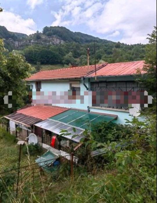 Къща с. Гинци, на 45км. от гр. София, 174рзп, 69900Е.