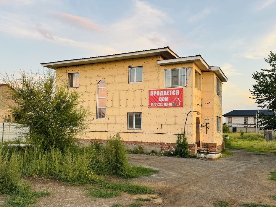 Загородный двухэтажный дом в Астане