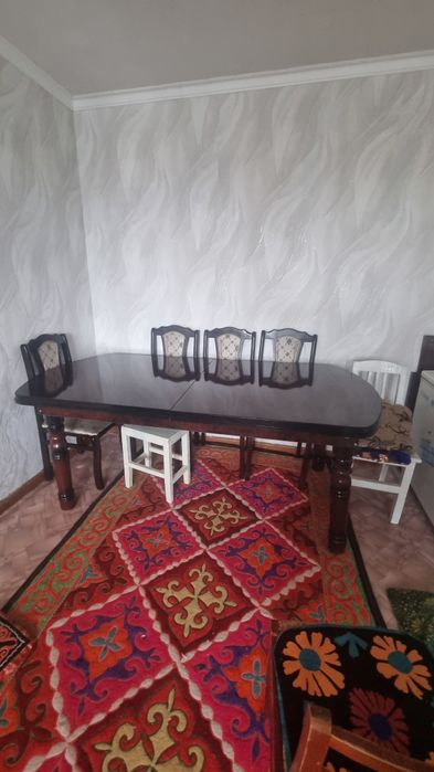 Стол со стульями