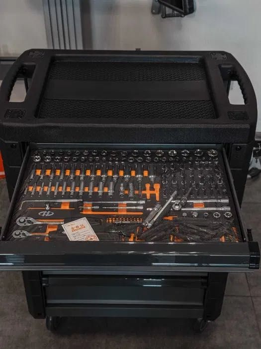 Тележка с инструментами 372 предмета