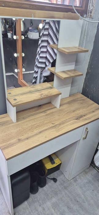 Продам  стол с зеркалом