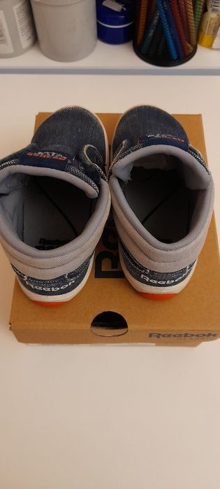 Продавам детски маратонки Reebok