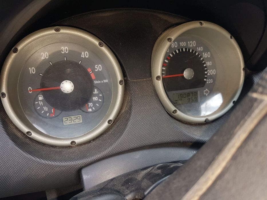 Vând mașină în stare buna se pot scoate numere roșii
