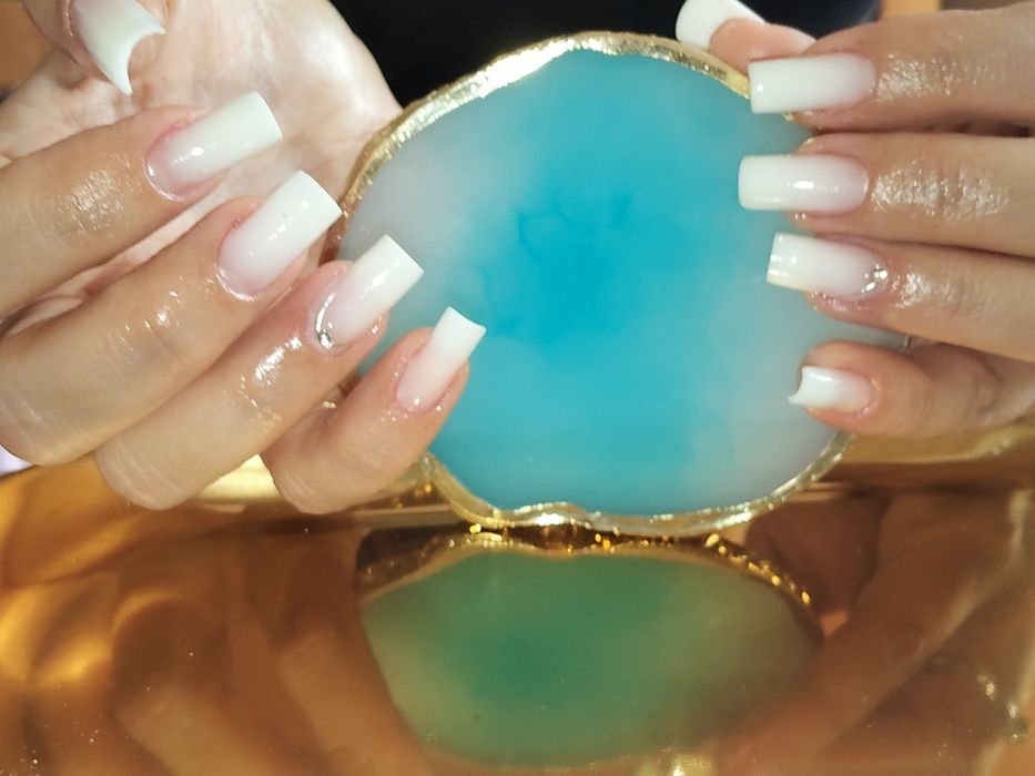 Manichiură, pedichiură estetică.