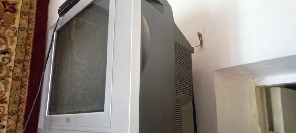 Телевизор LG б/у в хорошем состоянии