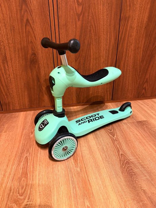 Trotineta Scoot and Ride plus casca