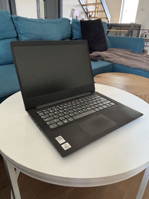 Lenovo 14 inch• i3 10Th gen• 8Gb ram DDR4• SSD Nou