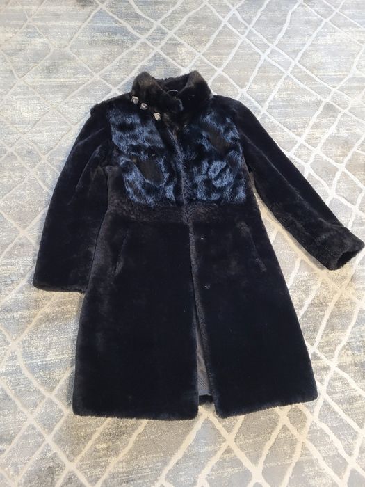Шуба   мутоновая  с норкой