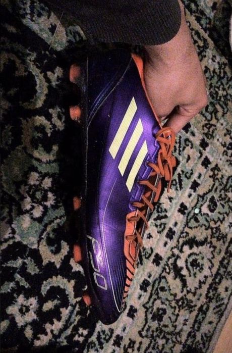 Продам бутсы adidas