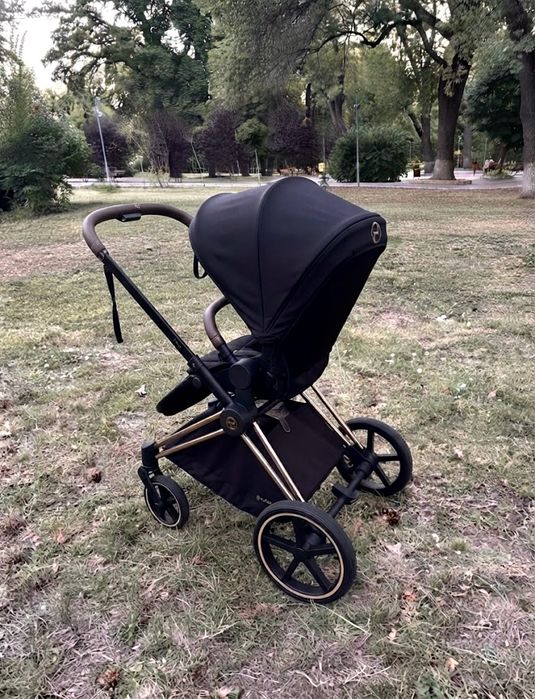 Бебешка количка Cybex Priam 4 Rose Gold в черно - кош за новородено и тапицерия 6м+