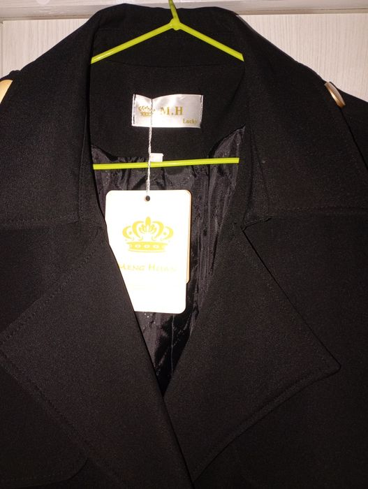 Trench i plash sotiladi holati yangi kiyilmagan