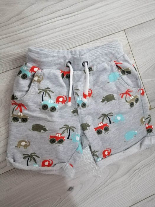 Lot hăinuțe de vara body pălărie tricou pantaloni scurți H&M Primark băiat 12-18 luni mărimea 86