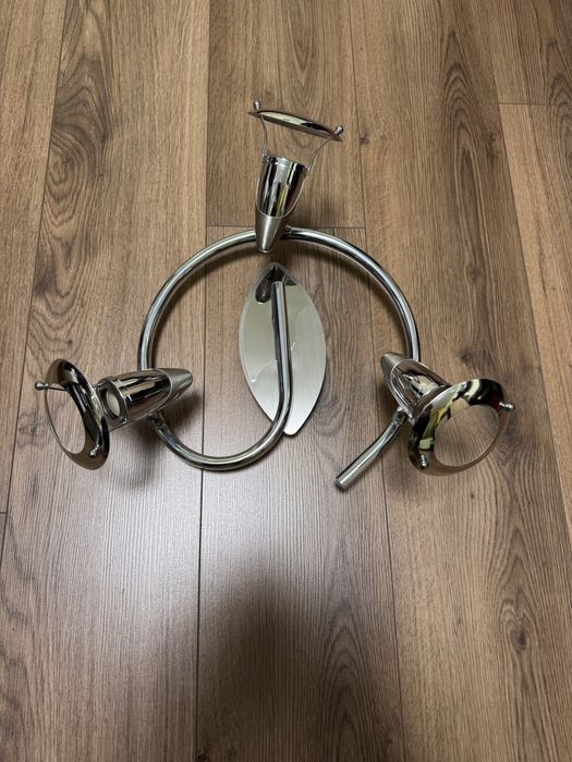 Осветително тяло с три лампи