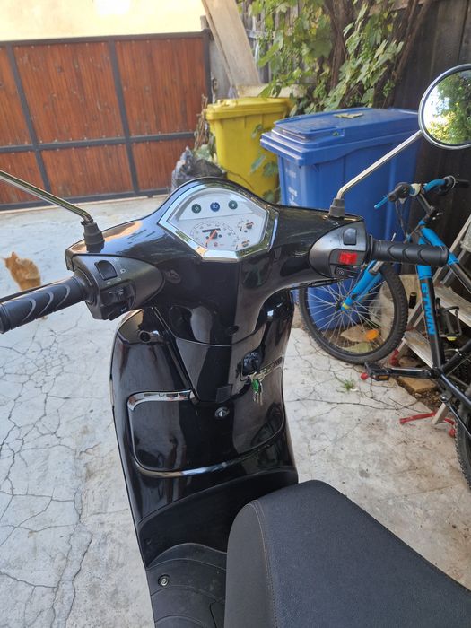 Scuter pe benzina