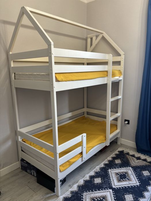 Детская двухярусная кровать