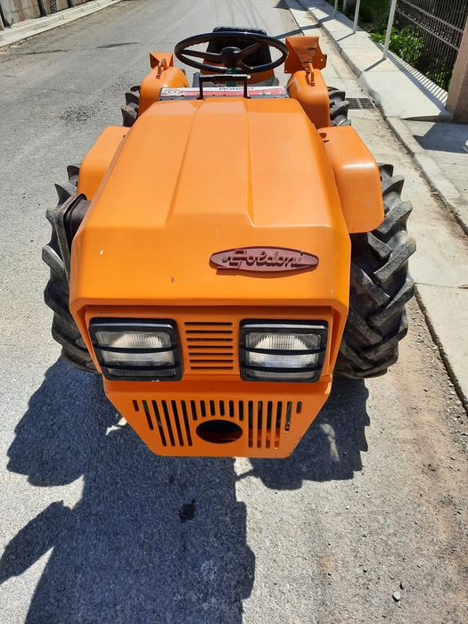 Vând tractor Goldoni în 2  pistoane, 4x4, două prize de putere, 26 CP,