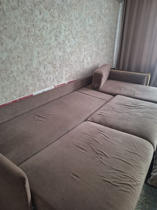 угловой диван коричневый