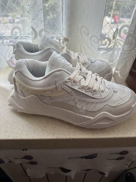 off white odsy albi 43 ( fara avans)