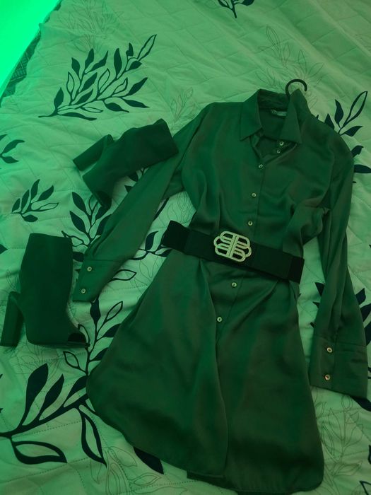 Елегантна рокля с обувки за повод