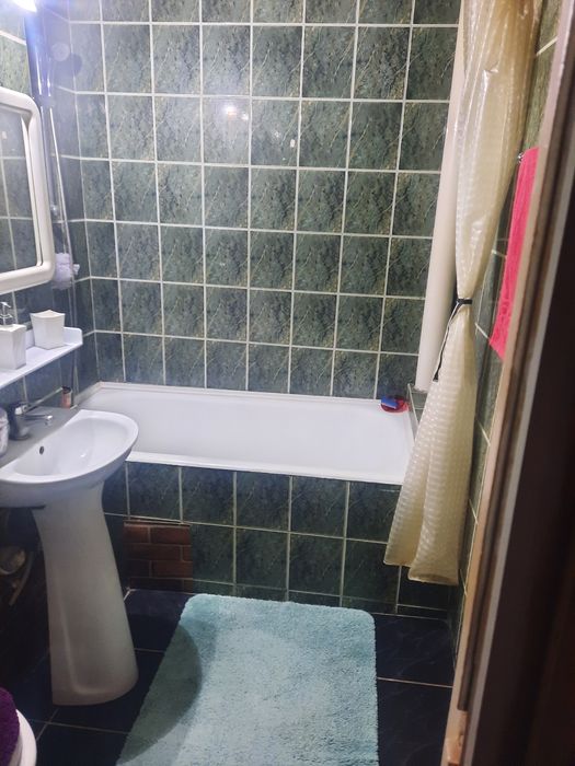 Închiriez garsonieră  cf 1, central, str Praporgescu etaj 1, mobilat și utilat. Preț 200EUR