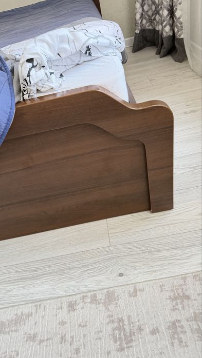 Продам кровать 180/200