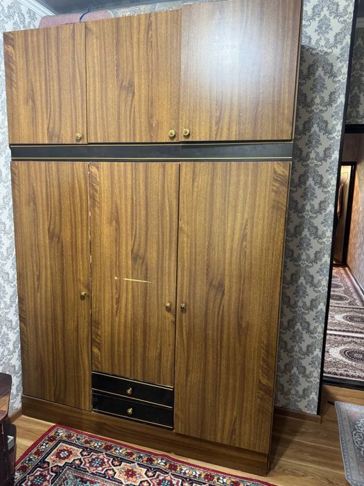 shkaf kiyimlar uchun