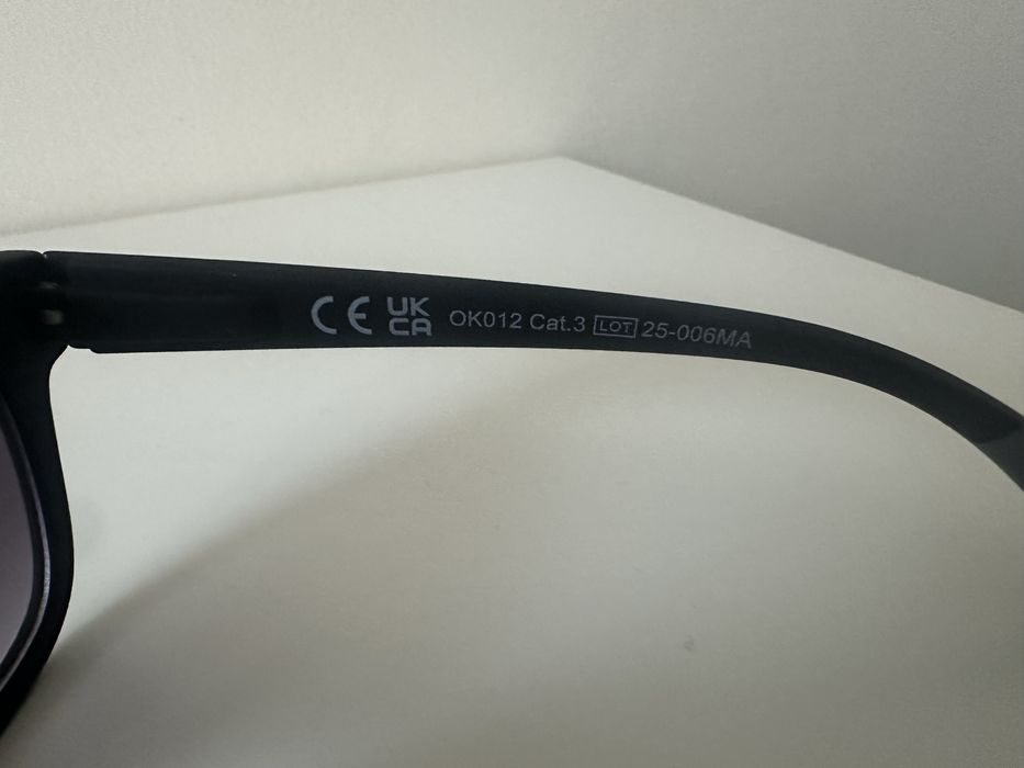 Чисто нови слънчеви очила OKKIA