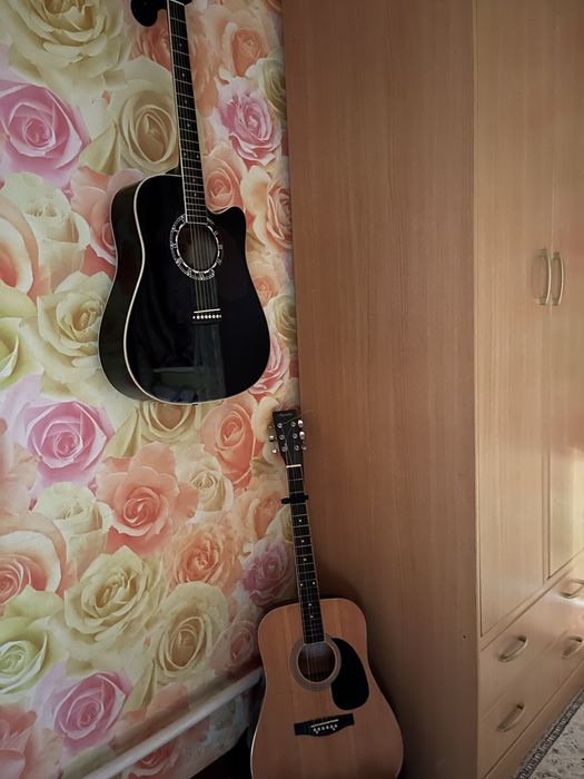 2 гитара сатылады.Модельдері:Agnetha,Adagio рр41