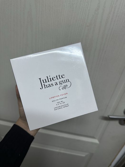 Juliette has a gun lipstick fever