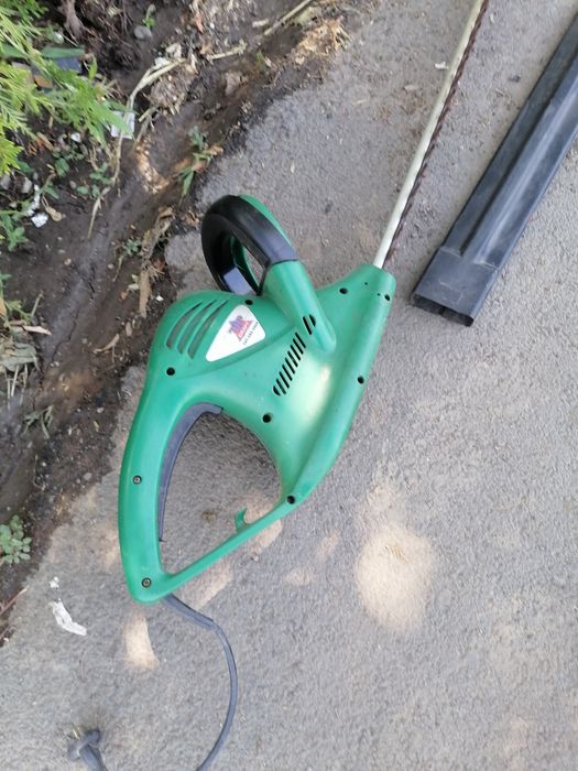 Foarfeca electric pentru gard viu