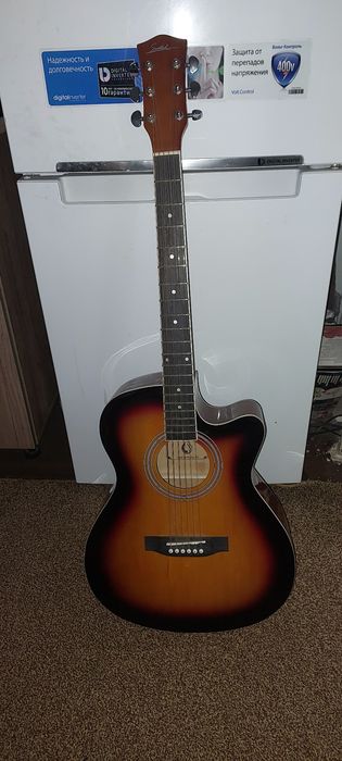 Акустик гитара сотилади