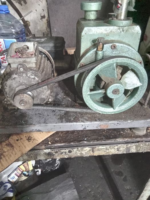 Продам вакуумный насос