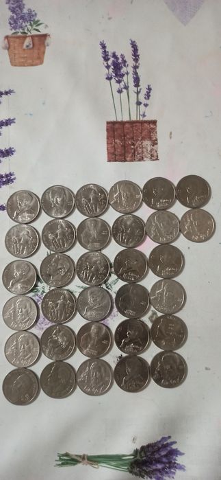 Продам рубли юбилейные остались те что на 1м фото