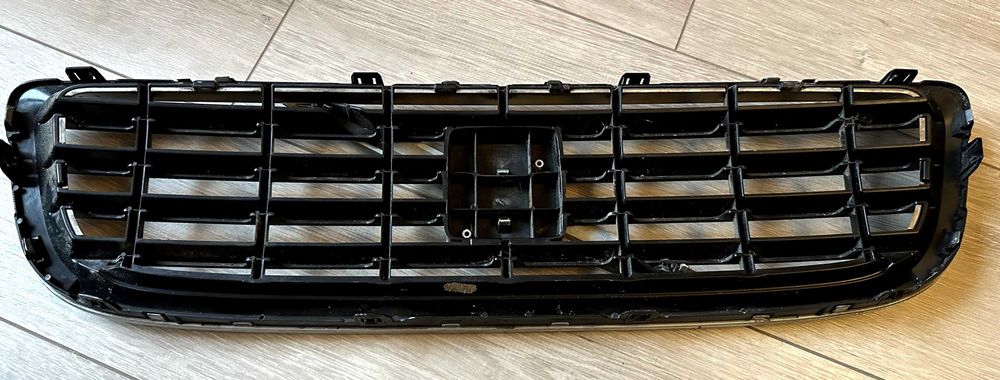 Решетка Volvo C30 S40 V50  2008-2011 здрава без счупени компоненти