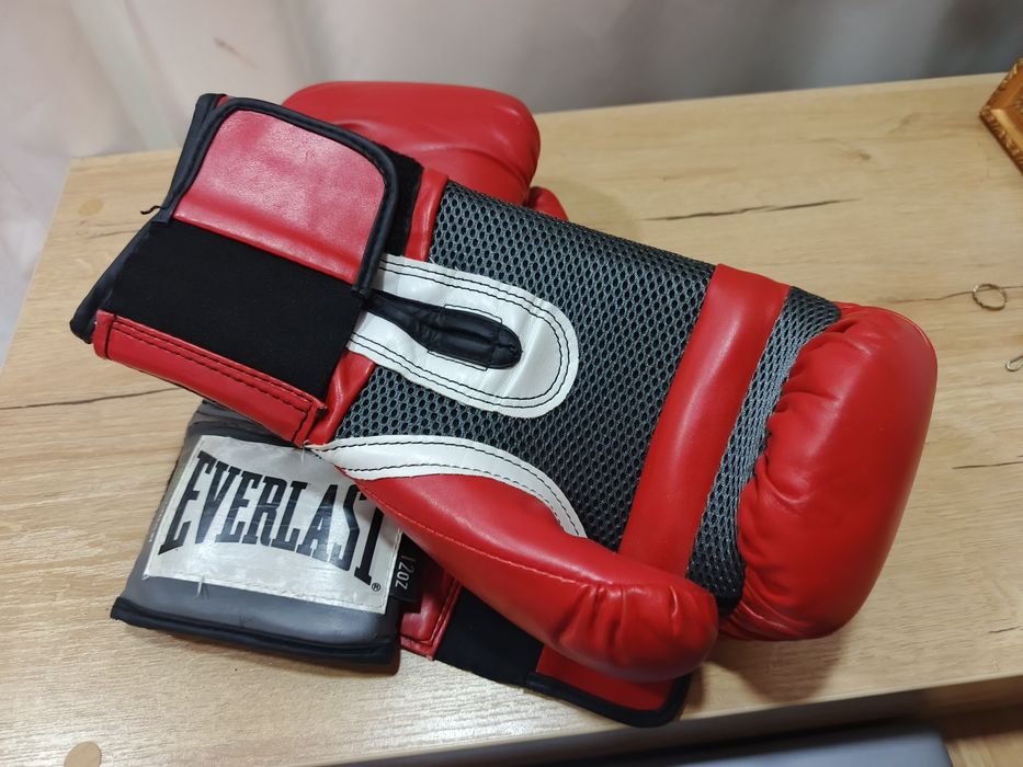 Перчатки для бокса