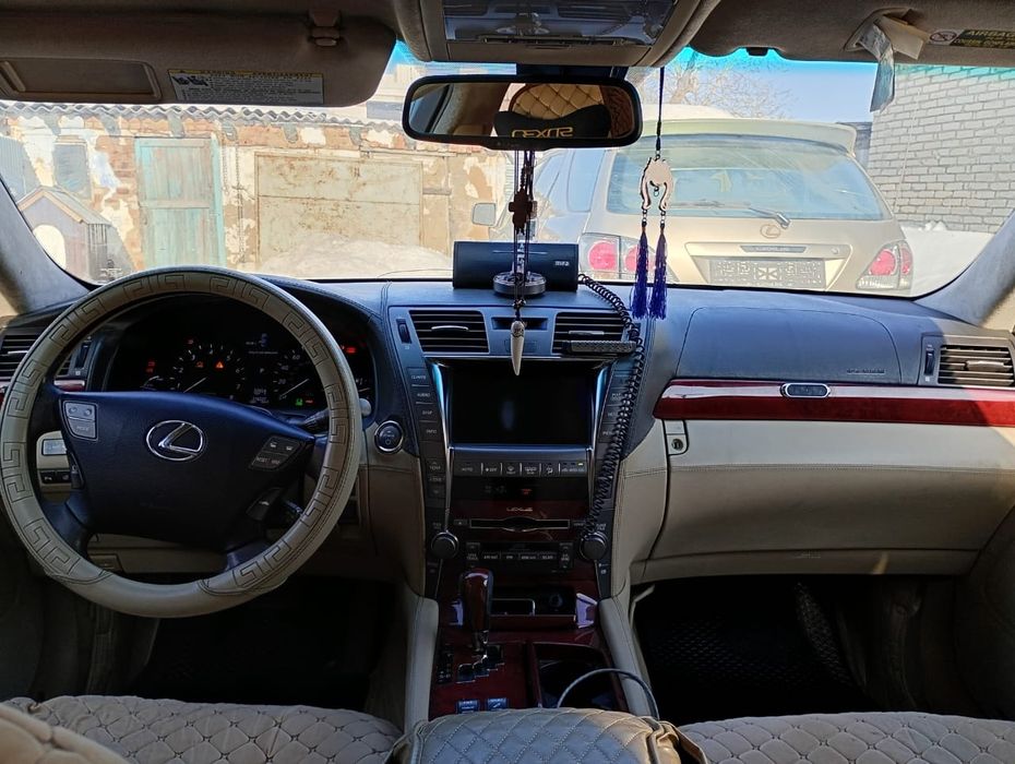 Продам Лексус лс600 город Костанай