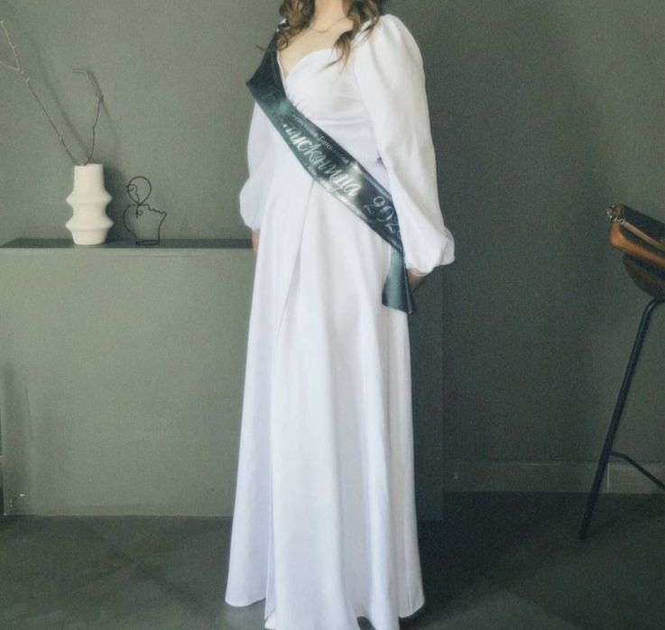 Платье белое в пол с разрезом