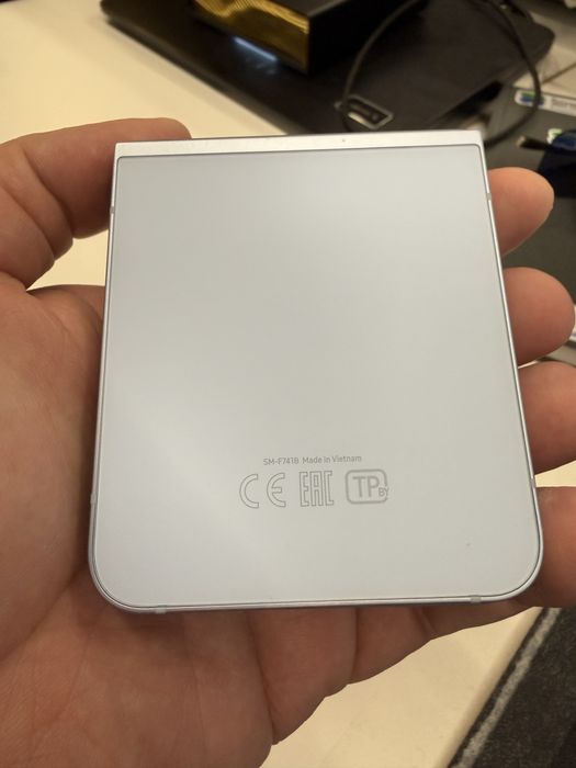 Битый Samsung ZFlip6