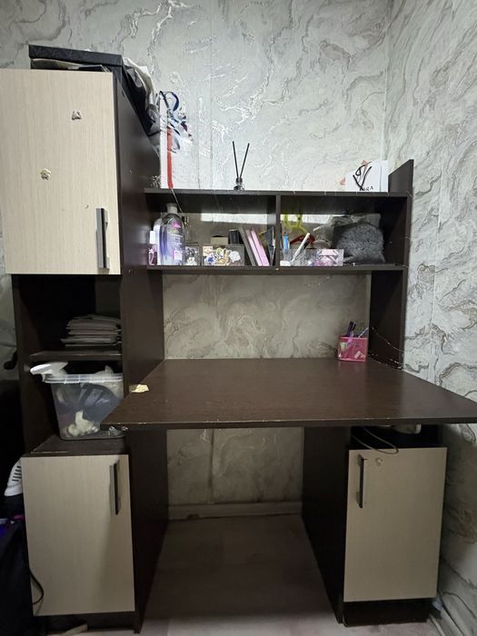 Продам стол ,вместительный