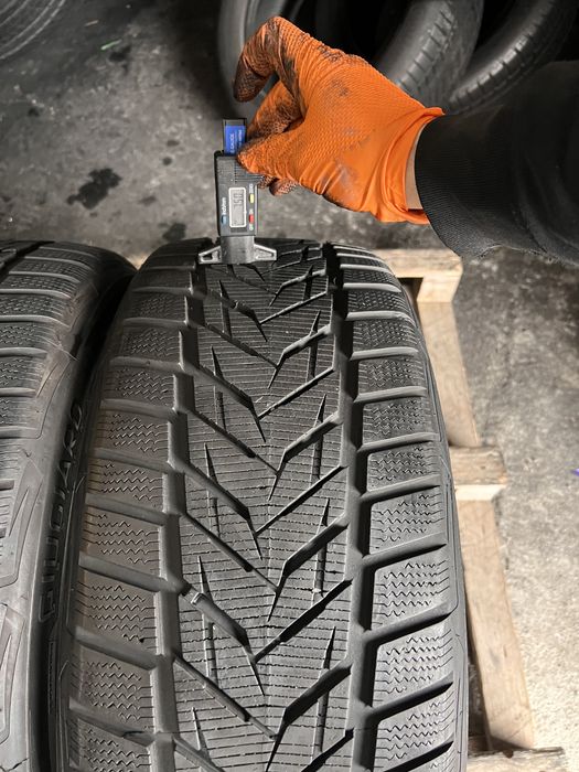 2 anvelope iarna ca NOI 235/45/19 , Vredestein , 7.5 mm