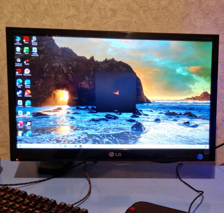 Монитор 23" LG Full HD + настольный кронштейн
